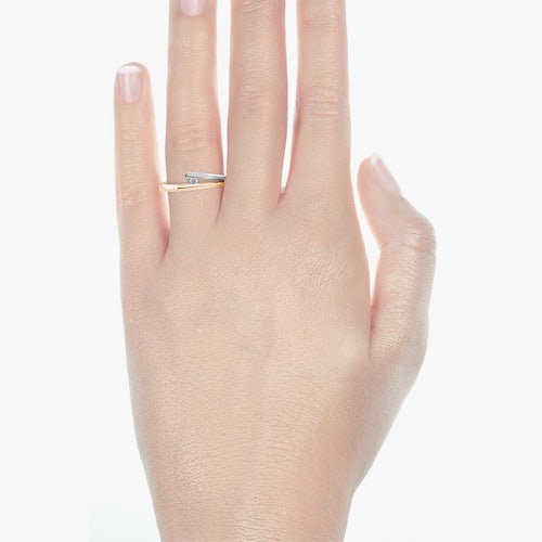 Pierścionek zaręczynowy Minimalism: dwukolorowe złoto, z diamentem